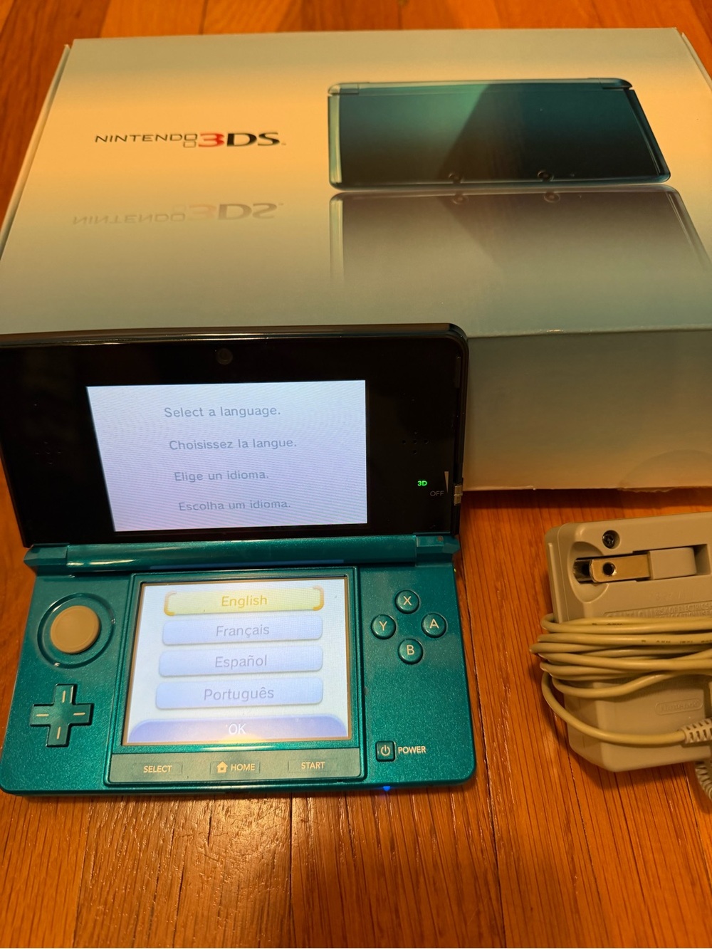 Nintendo 3DS Blue w box manuals and charger